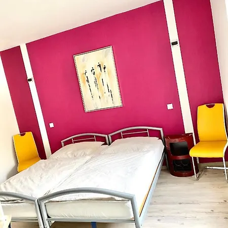 Schoene Mit Grossem Garten Apartament