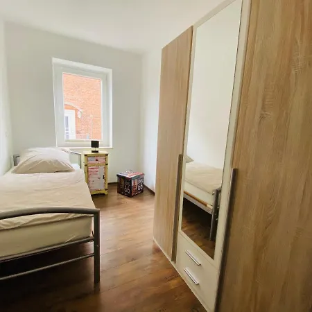 Schoene Mit Grossem Garten *